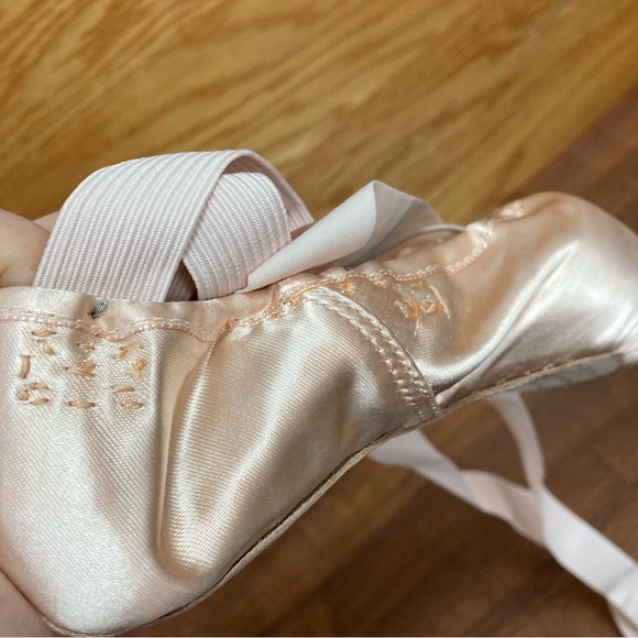 Capezio Satin Ballet Pointe Shoes - Picture 2 of 8